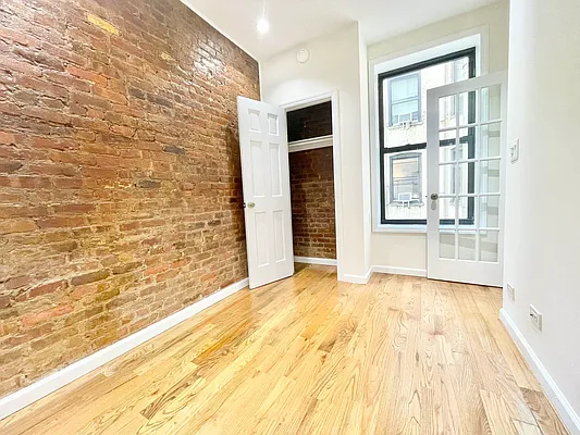 Rented by HOLTON REAL ESTATE INC. | media 10