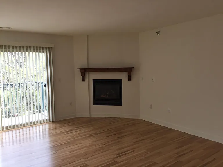 920 Marquette Ave #303 — Photo 6