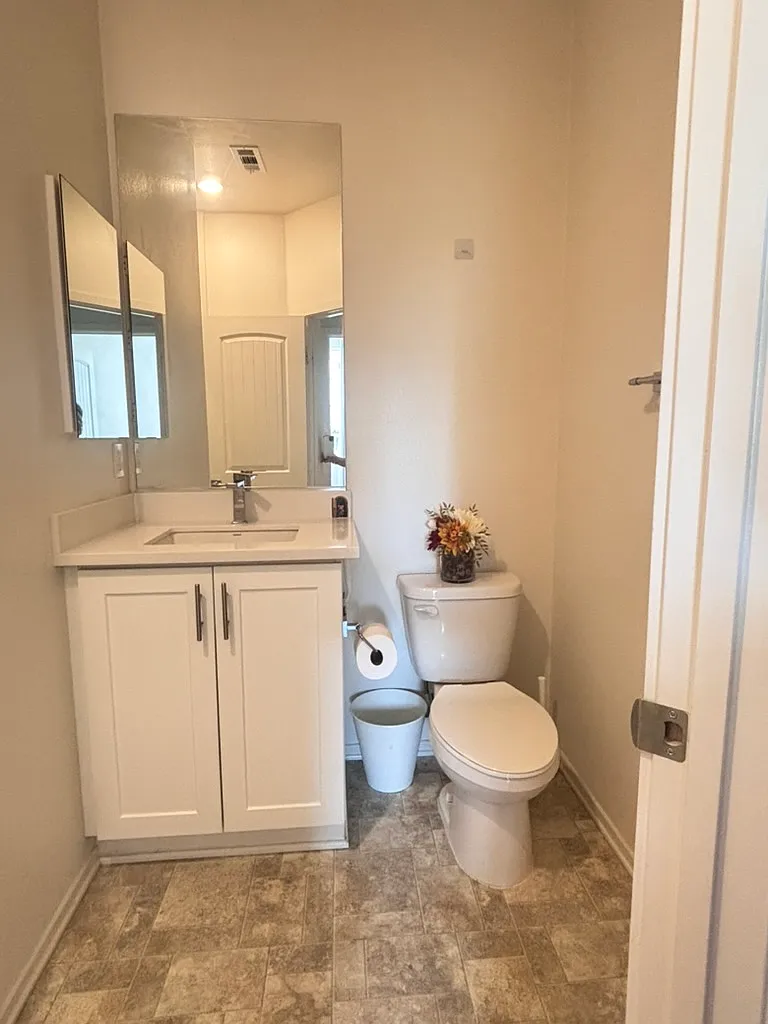 1 bed, 100 sqft, $1,100 — Photo 4