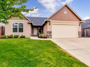 944 Kaylee Ave, Junction City, OR