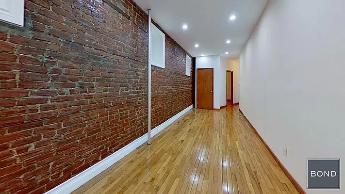 Rented by Bond New York | media 25