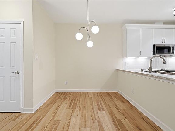 4th image of 230 College Pl APT 215