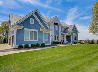 1005 N Bluespruce Cir, Hartland, WI 53029