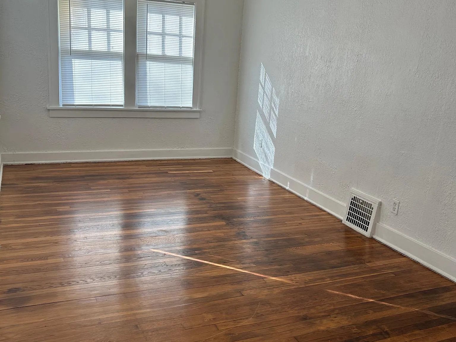 2 bed, 798 sqft, $1,200 — Photo 4
