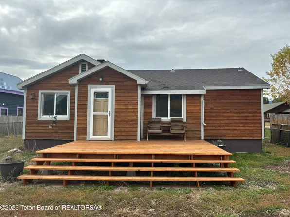 571 E Cottage Dr, Alpine, WY 83128