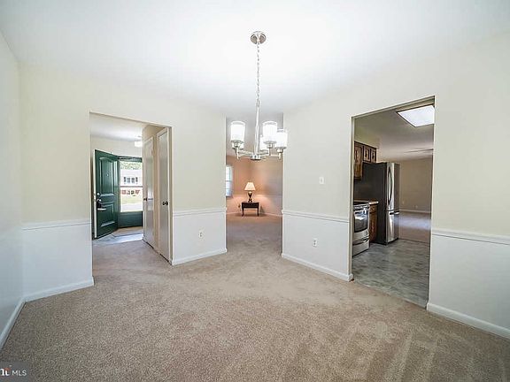 3rd image of 10535 Beechwood Dr