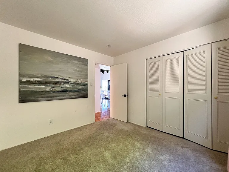 542 E Spring St — Photo 20