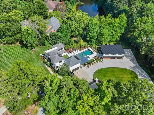 1064 Greylyn Dr, Matthews, NC 28104