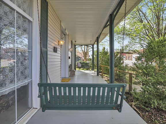 5th image of 200 E Main St