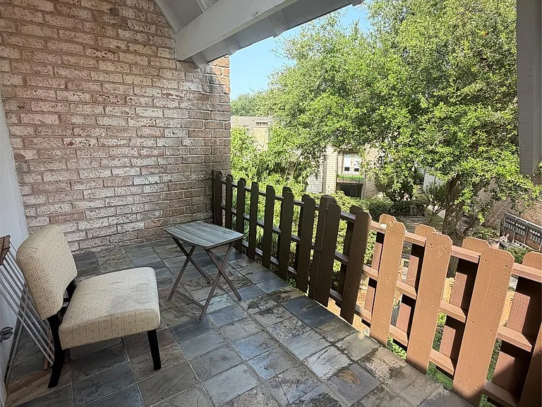702 N Holiday Dr #3 — Photo 7