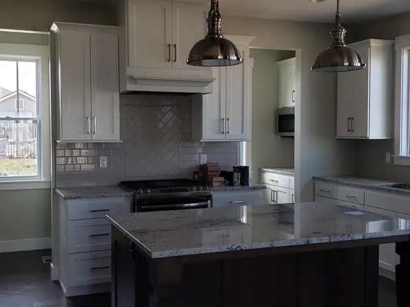 414 Stoneridge Dr, Lawrence, KS 66049