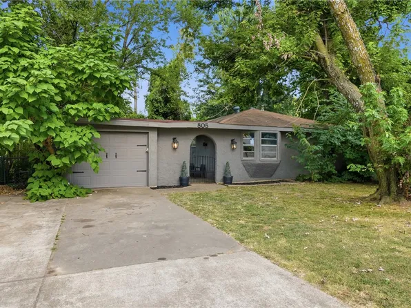 825 SE H St, Bentonville, AR 72712