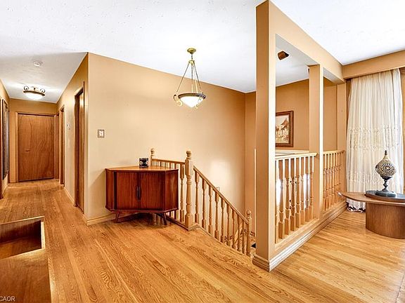 4th image of 11 Pinard St