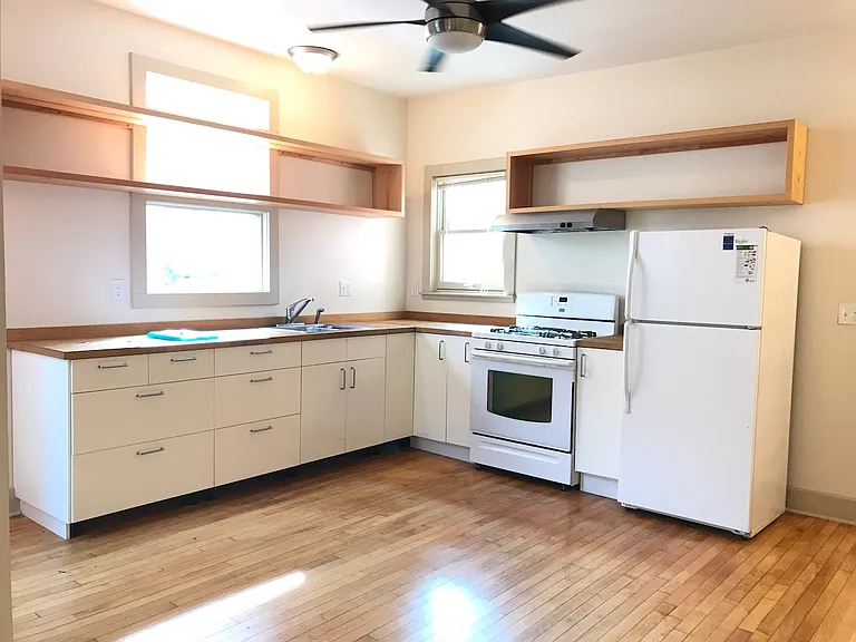 231 W 33rd St #1 — Photo 7