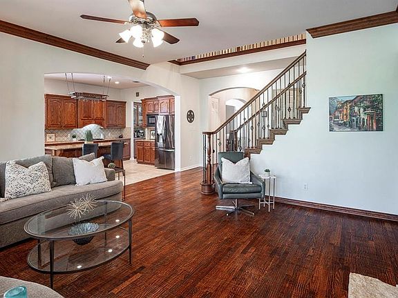 2nd image of 606 Belhaven Dr