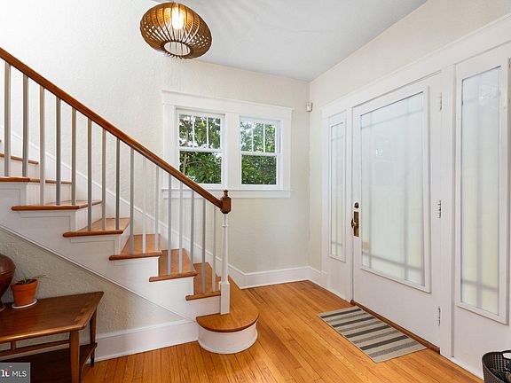 3rd image of 827 Marye St