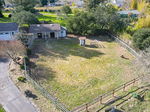 5th image of 850 Edwards Lane