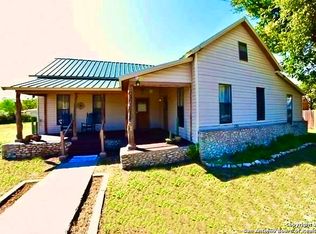 221 N 12th St, Junction, TX 76849