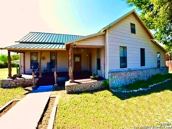 221 N 12th St, Junction, TX 76849