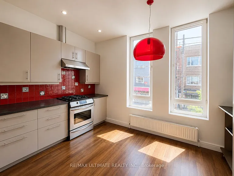 702 Queen St W #2 — Photo 5