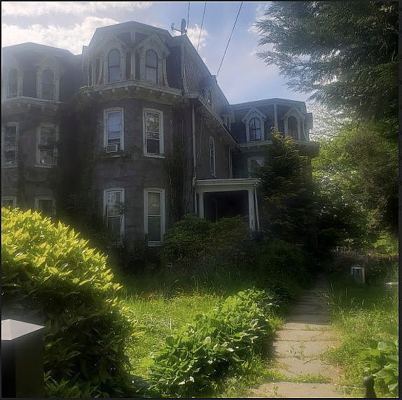 2nd image of 507 E Locust Ave