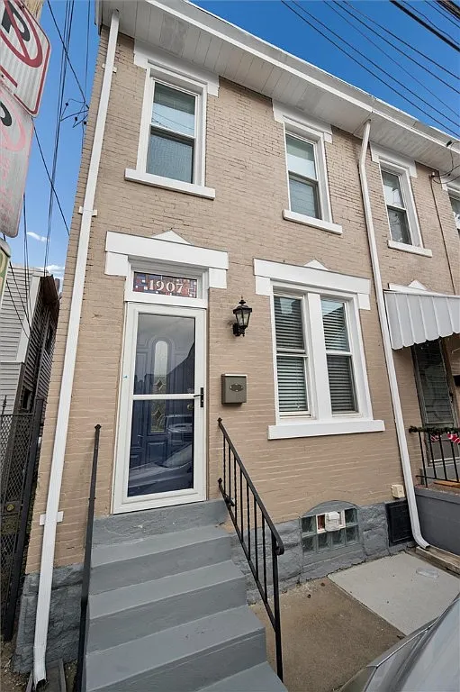 1907 Larkins Way photo 1