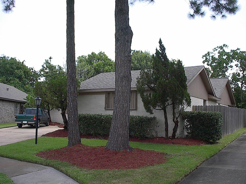 1st image of 2911 Cherry Hills Dr