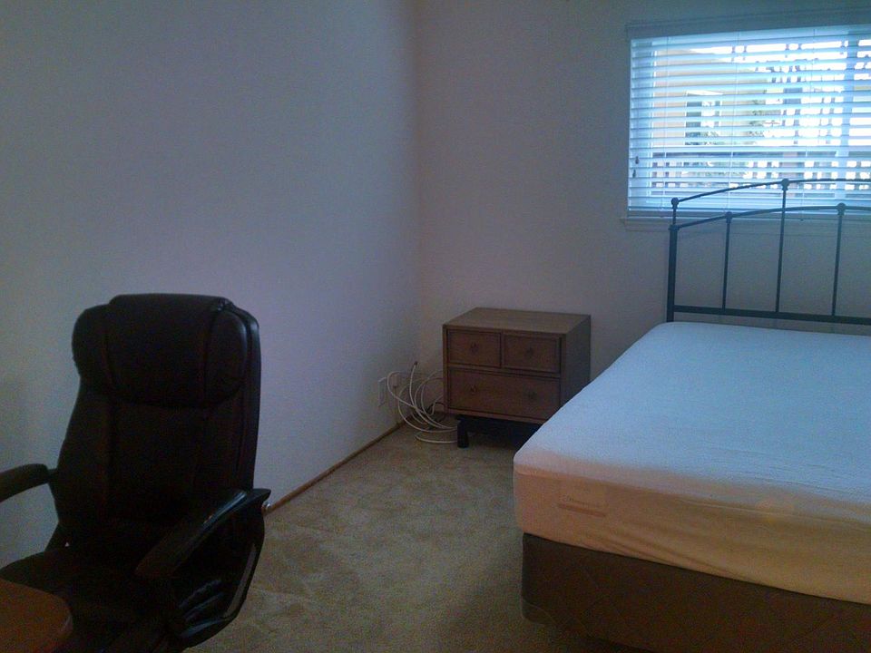 1st image of 2436 Cottle Ave Room 3
