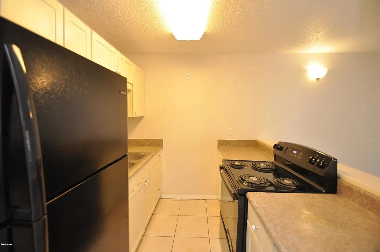 2 bed, 834 sqft, $900 — Photo 4