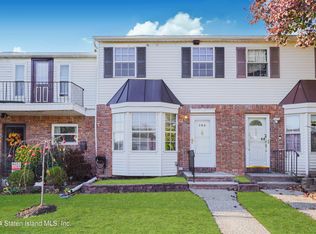 506 Golf View Ct, Staten Island, NY 10314