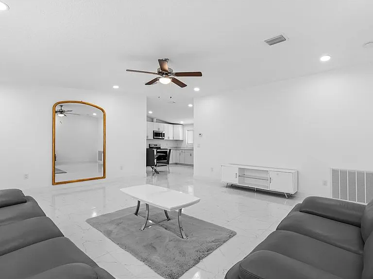 6847 Woodsman Dr — Photo 30