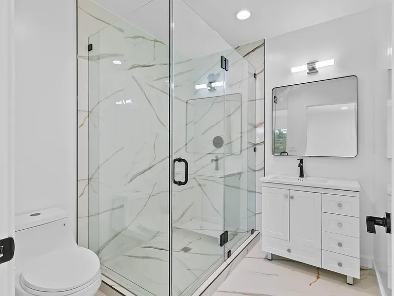 6842 Cedros Ave — Photo 19
