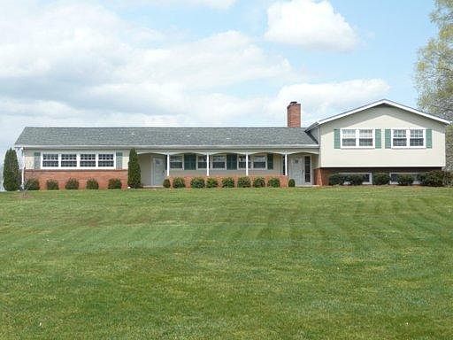 3rd image of 5705 Pollock Ln