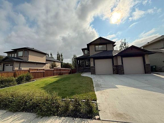 2nd image of 917 Canyonview Pl W
