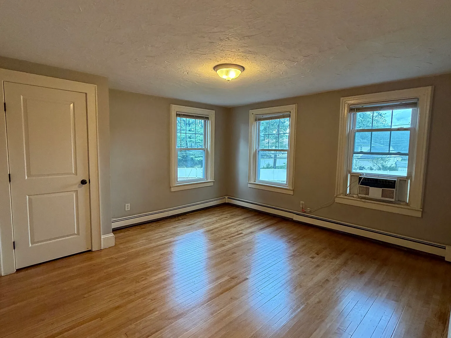 2 bed, 1100 sqft, $2,400 — Photo 4