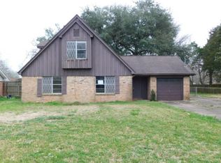 113 Lazy Ln, Lake Jackson, TX 77566