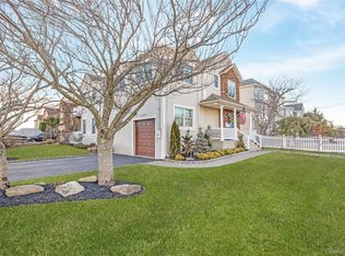 120 Neptune Pl, Massapequa, NY 11758