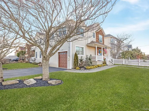 120 Neptune Place, Massapequa, NY 11758