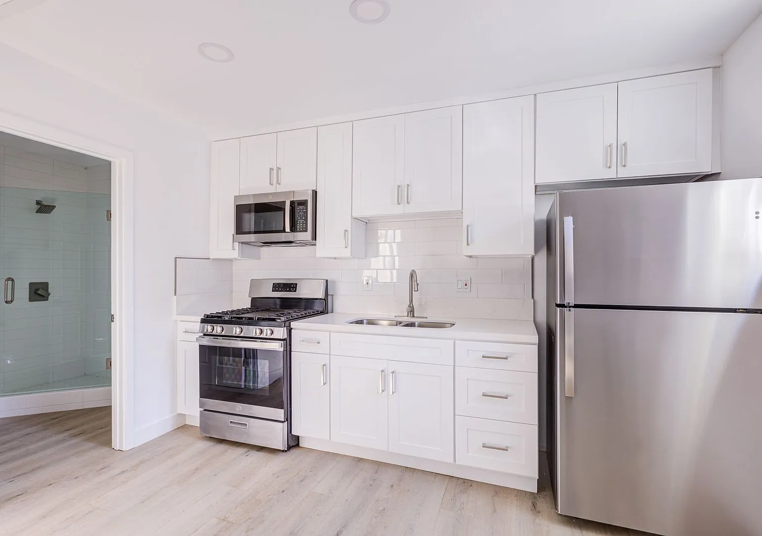 Berendo Street Apartments — Photo 2