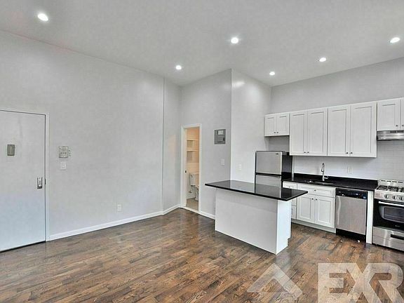 3rd image of 258 Halsey St #1B