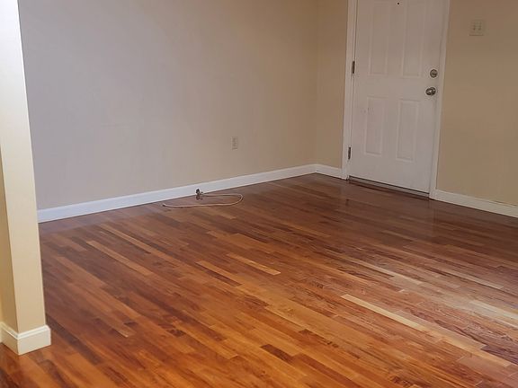 5th image of 975 Oranmore St
