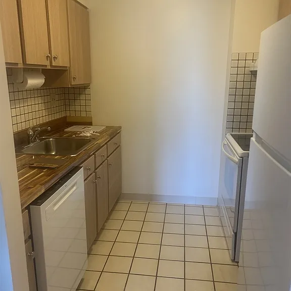 750 Davol St #221 — Photo 5