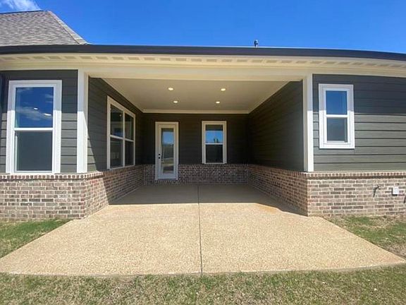 3rd image of 140 Live Oak Cv