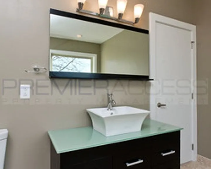 1024 S 5th St — Photo 3