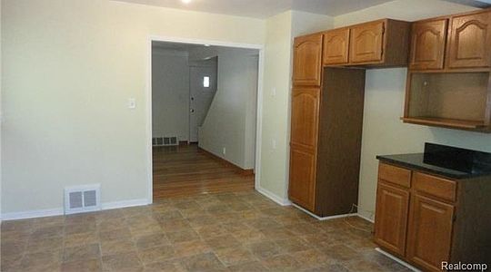 4th image of 2171 Thomas St