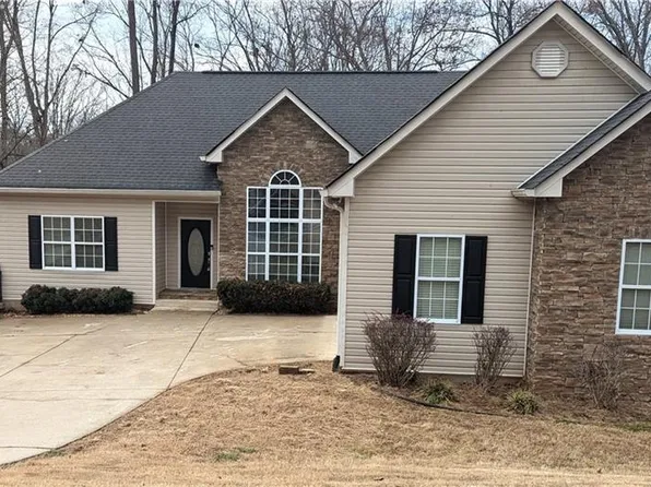 3582 Phoenix Cove Dr, Gainesville, GA 30506