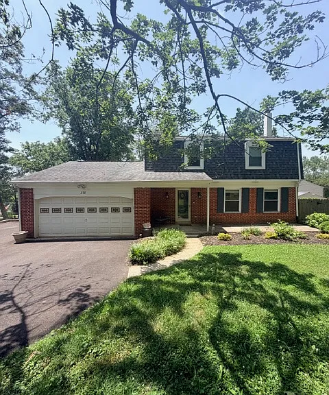 238 Pond Dr — Photo 1