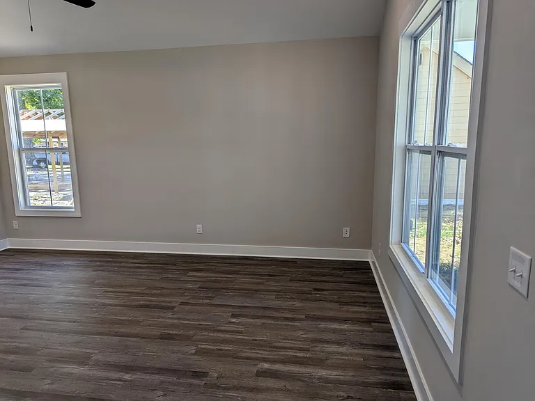 505 W Preston St — Photo 3
