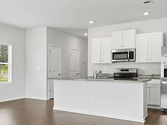 5th image of 137 Village Green Dr
