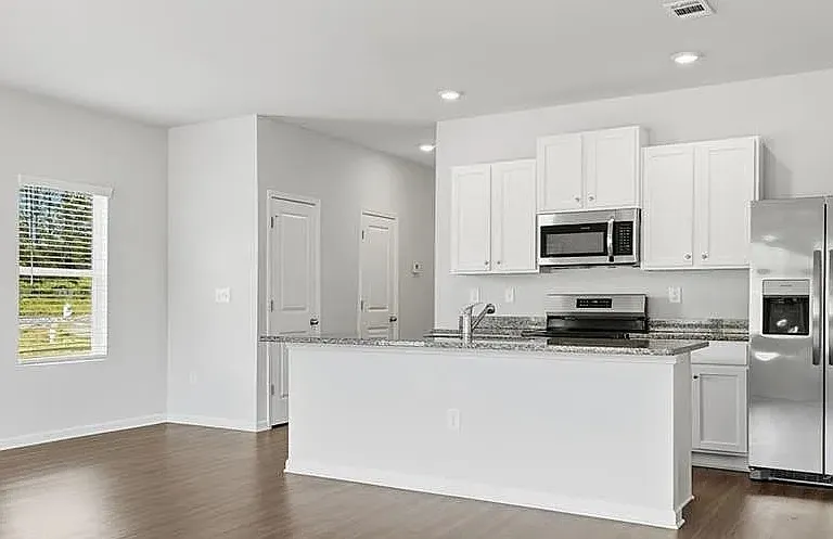 137 Village Green Dr — Photo 5